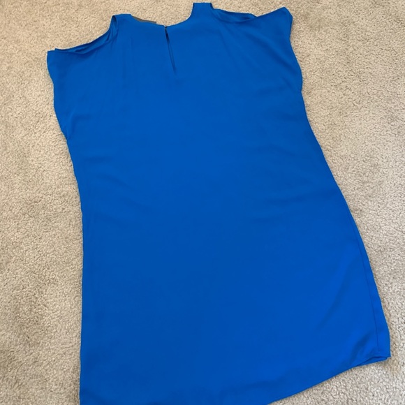 💙 Beautiful Blue Dress 💙 - Picture 3 of 9